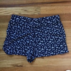 Floral loose shorts